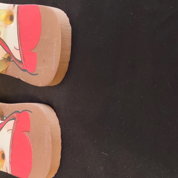 Women's MARILYN MONROE Flip Flops - Picture 3 of 4